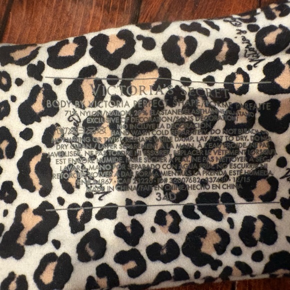 Victoria’s Secret Leopard Print Bra with Black Trim - size 34D - Picture 3 of 3